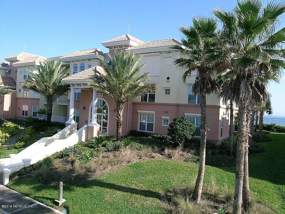 240 N Serenata Dr 832