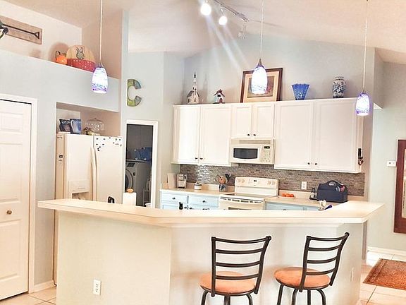 3rd image of 1661 W Dolores Dr