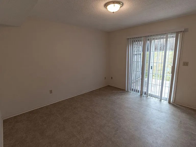 212-214 Nikki Way — Photo 7