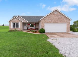 32 Maryln Ln, Hawk Point, MO 63349