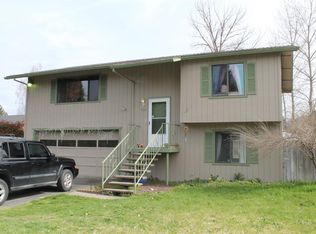 1955 McCarter Ln, Grants Pass, OR 97527