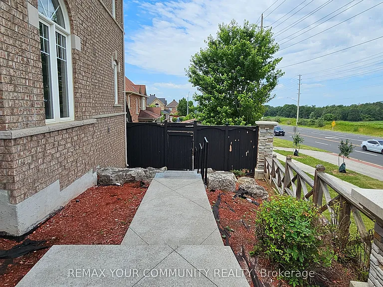 46 Courtland Cres #BASEMENT — Photo 1