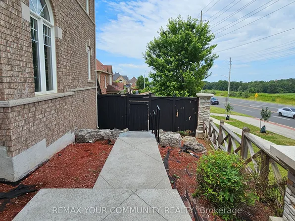 46 Courtland Cres #Basement, East Gwillimbury, ON L9N 0A9
