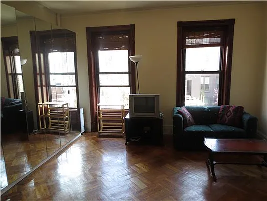 Rented by Kian Realty | media 10