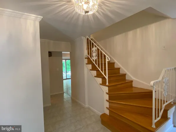 330 River Bend Rd, Great Falls, VA 22066