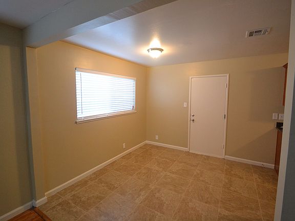 3rd image of 120 Saunders Dr