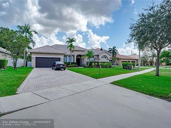 3rd image of 6732 Mariposa Cir E
