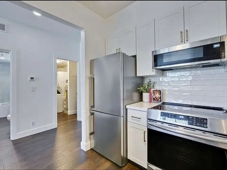 97 E Saint James St — Photo 7