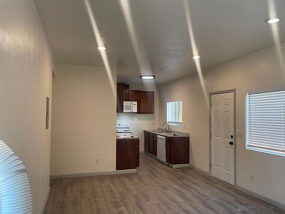 2nd image of 455 Klamath Dr #B