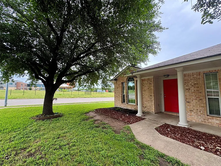 1315 Lou Gehrig Ln — Photo 2