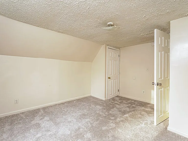 1103 Louise Rd — Photo 6