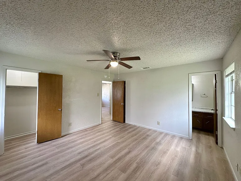 1300 Gowen Dr — Photo 17