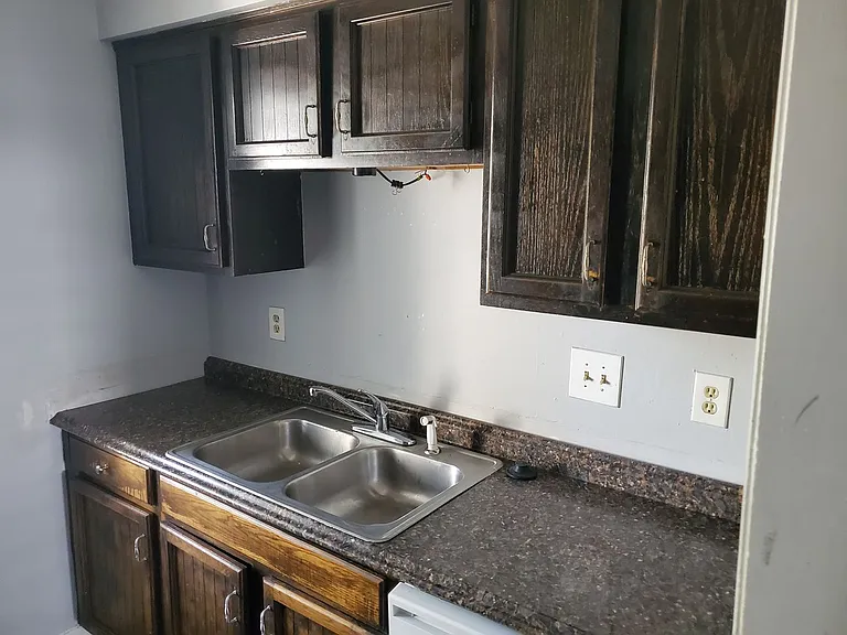 1913 Spring Wood Dr — Photo 8