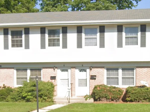 1644 Hilltop Pl #2, Freeport, IL 61032