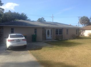2547 Lakeshore Cir, Pt Charlotte, FL 33952