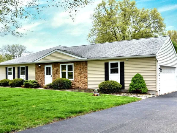 4016 Townhouse Ln, Uniontown, OH 44685