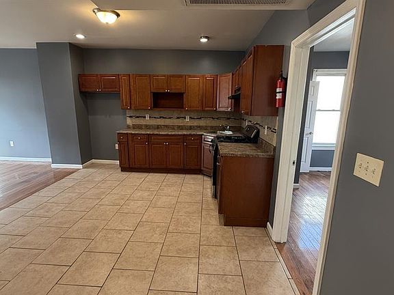 5th image of 134 Milford Ave Floor 2