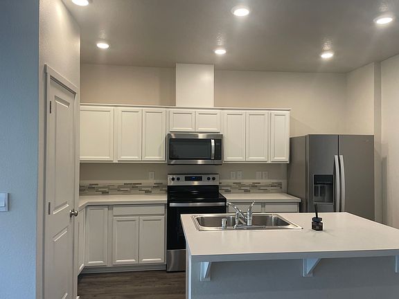4th image of 626 NE 71st St