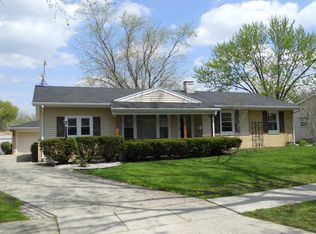 476 Cedar Ln, Elk Grove Village, IL 60007