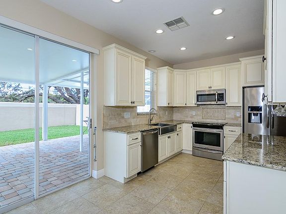 4th image of 3010 Savannah Oaks Cir