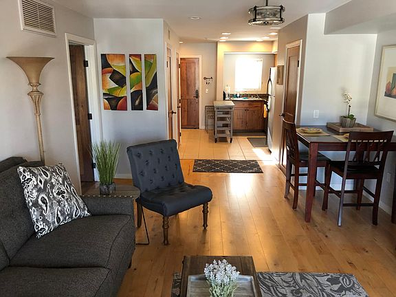 4th image of 801 W Hawthorn St Unit 405