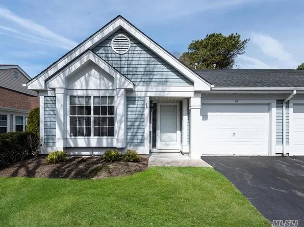 16 Orient Ct, Ridge, NY 11961