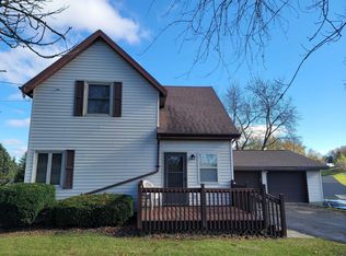 109 Evergreen Rd, Mount Calvary, WI 53057