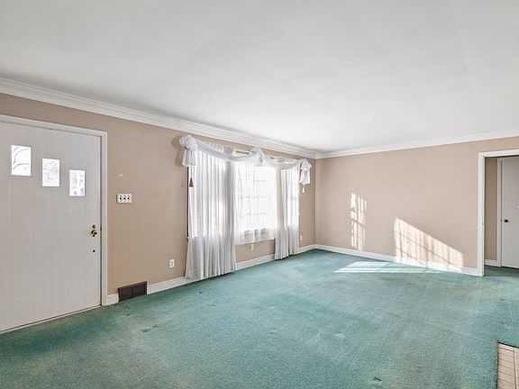 2nd image of 985 Sunset Blvd