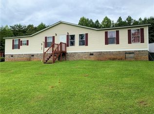 122 Miller Kids Dr, Pickens, SC 29671