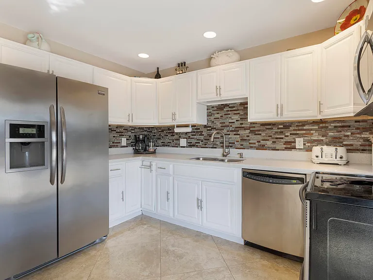 832 Green St #1 — Photo 9