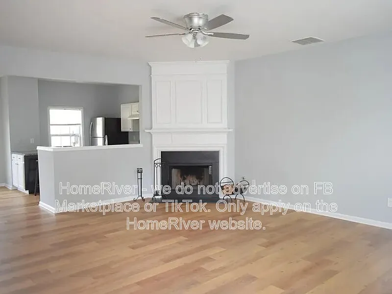 3 bed, 2.5 bath, 1260 sqft, $1,995 — Photo 3