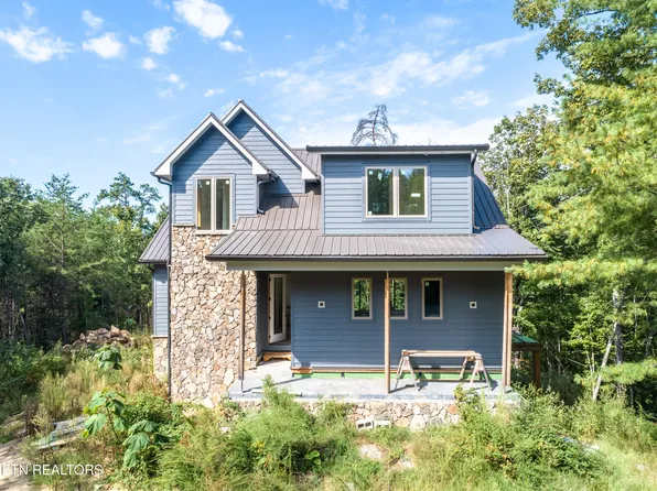 450 Hawken Dr, Walland, TN 37886