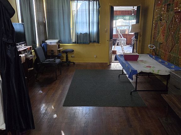 4th image of 207 Herbert St