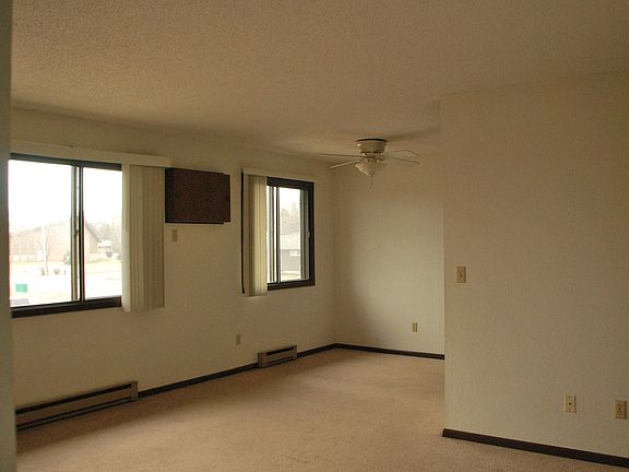 5th image of 610 W 6th St #4