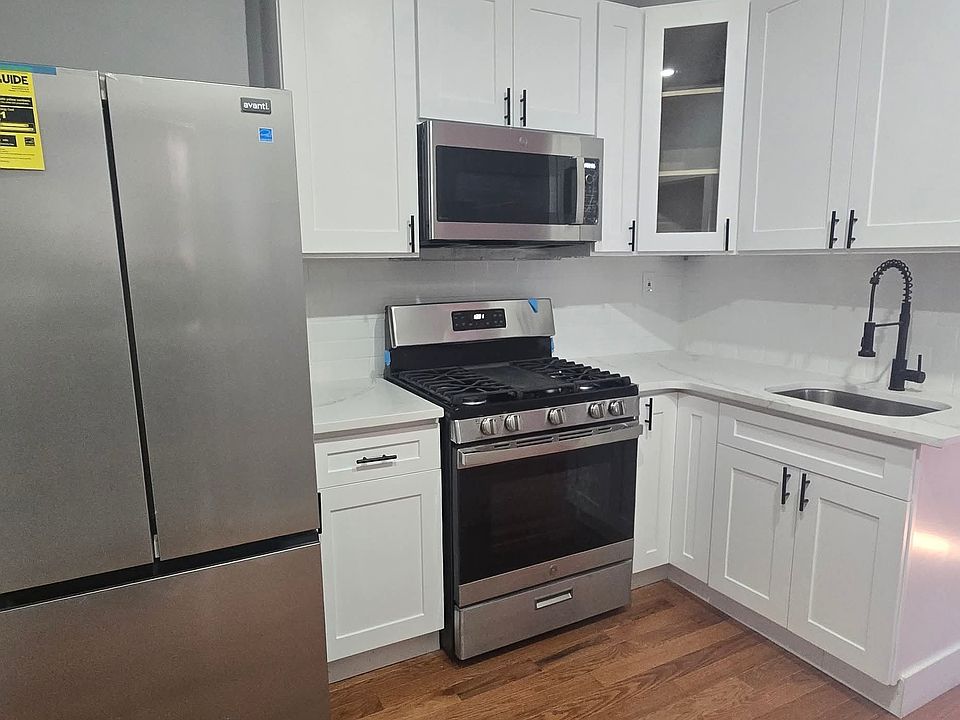 1st image of 158 Bristol St #2F