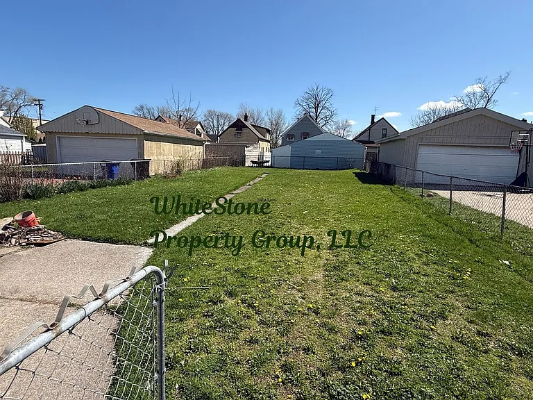 3613 E 46th St — Photo 2
