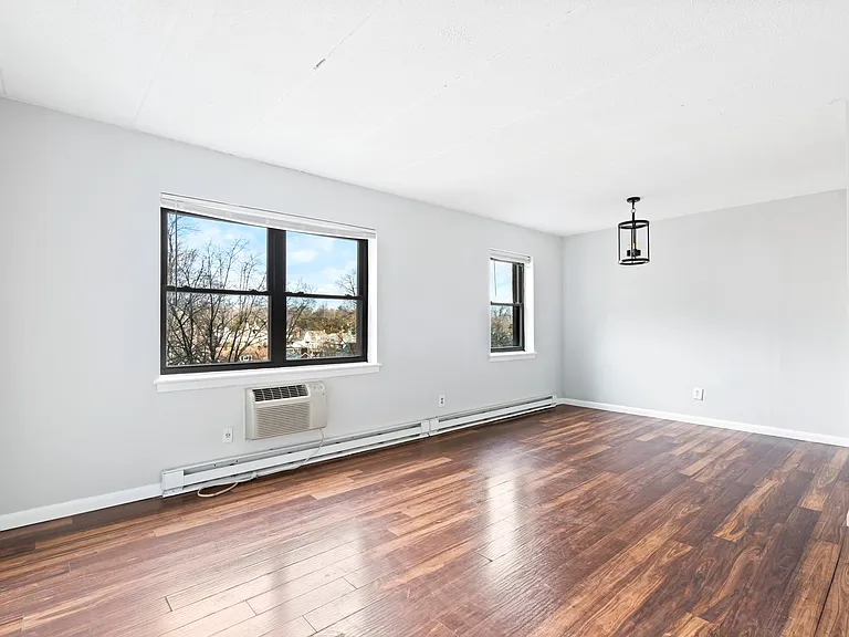 300 Lookout Ave #C4 — Photo 2