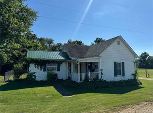 16246 E Clarksville Rd, Marshall, IL 62441