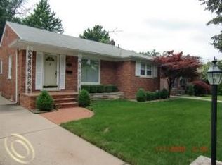 1539 Aline Dr, Grosse Pointe Woods, MI 48236