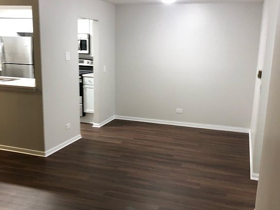 4th image of 559 Winchester Cir S