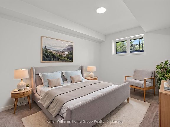 4th image of 824 Woolwich St #136