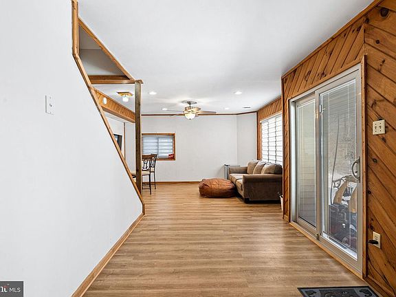 4th image of 415 Brown Briar Cir