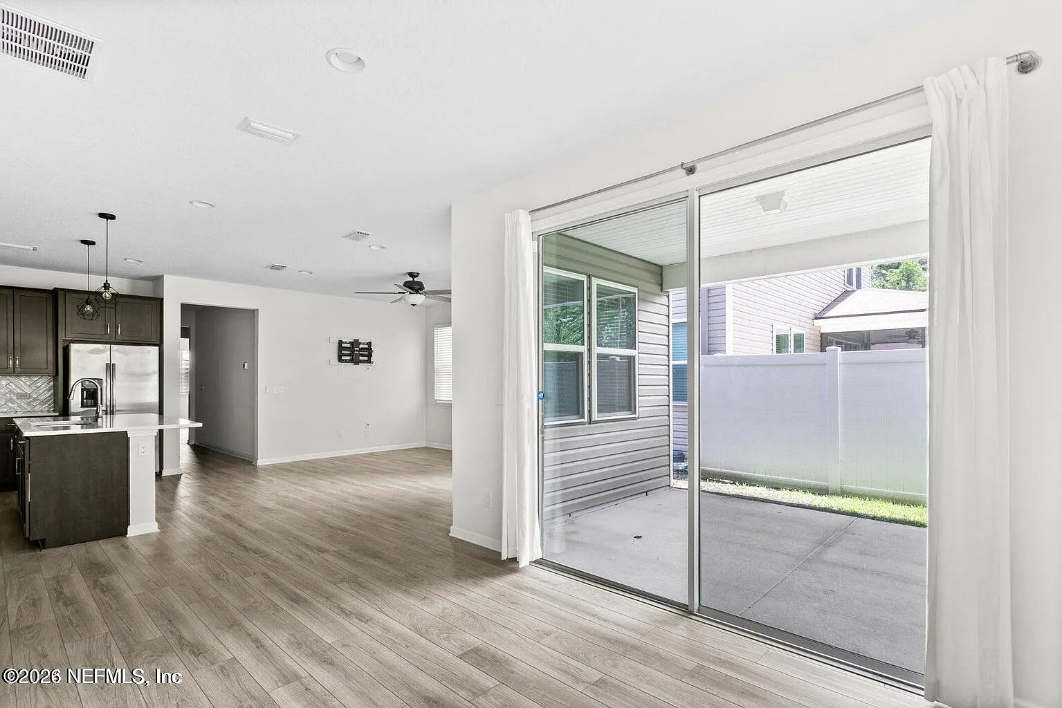 3 bed, 2.0 bath, 1595 sqft, $2,050 — Photo 3