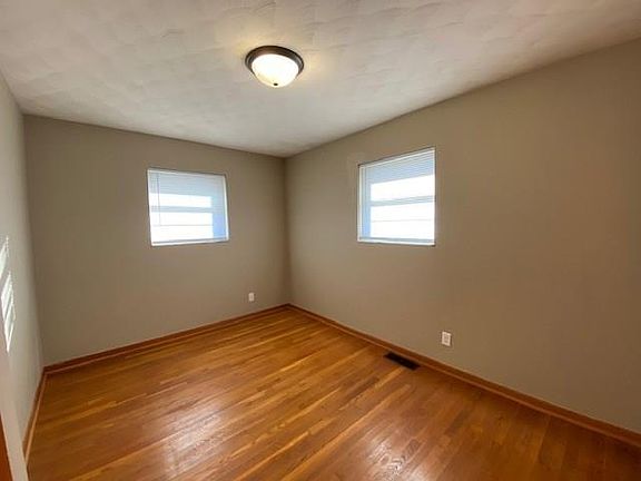 5th image of 7345 Forest Park Dr