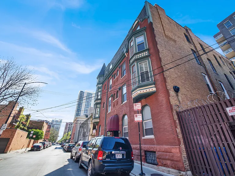 159 W Goethe St — Photo 4