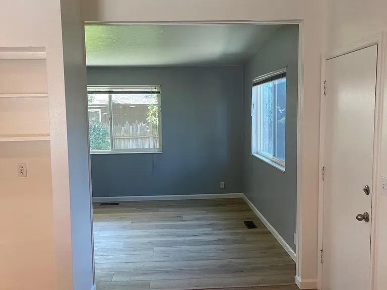 4618 S Russell St — Photo 12