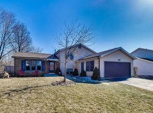 676 Red Bridge Rd, Lake Zurich, IL 60047