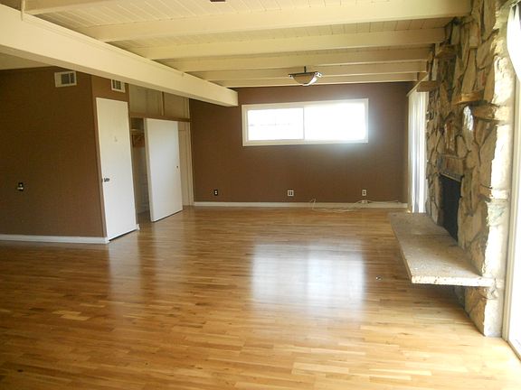 5th image of 15014 Dunton Dr.