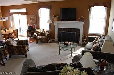 3rd image of 4100 Cannon Hills Ct NE