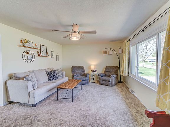 5th image of 209 Fairlane Dr